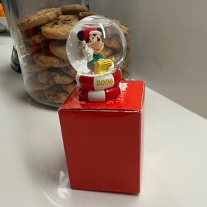 Disney Mickey Mouse 2006 Snow Globe